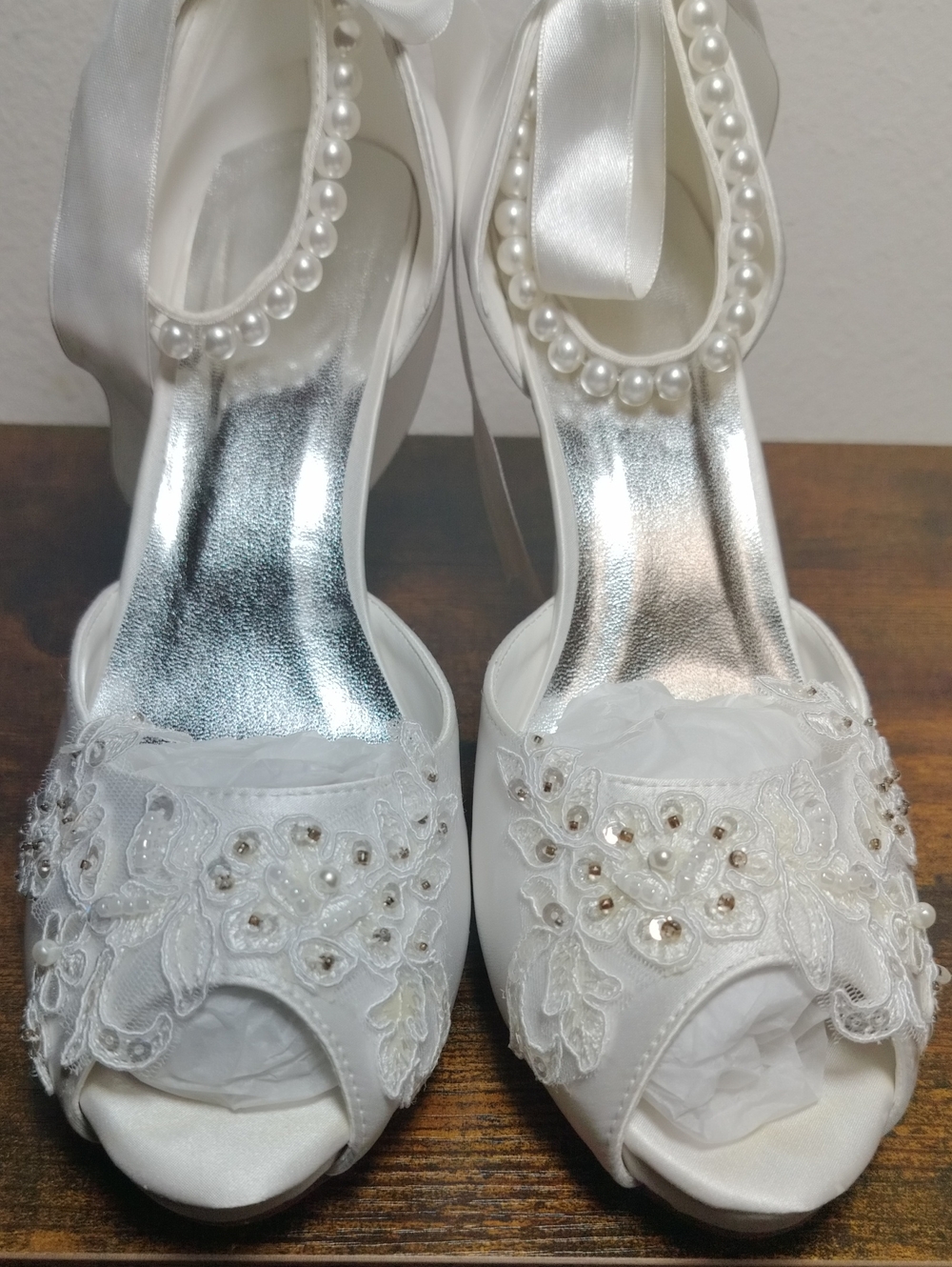 Elegant White Pearl Bridal Peep-Toe Heels - Picture 5 of 6